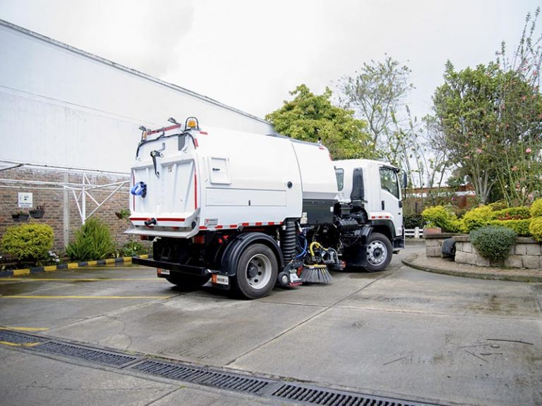 BARREDORA DE CALLES SOBRE CHASIS BUCHER V50 / V65 / V80 Ramonerre S.A.S.